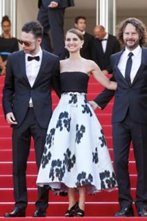 Natalie Portman feet photo thumbnail
