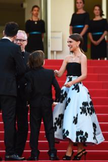 Natalie Portman feet photo thumbnail