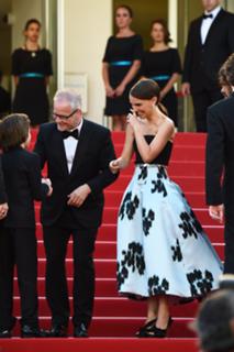 Natalie Portman feet photo thumbnail