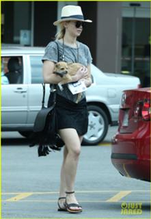 Jennifer Lawrence feet photo thumbnail