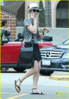 Jennifer Lawrence feet photo thumbnail