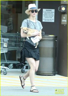 Jennifer Lawrence feet photo thumbnail