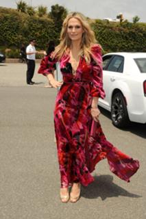 Molly Sims feet photo thumbnail