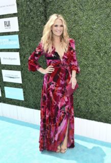 Molly Sims feet photo thumbnail