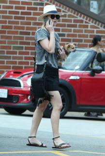 Jennifer Lawrence feet photo thumbnail