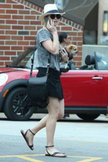 Jennifer Lawrence feet photo thumbnail