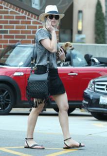 Jennifer Lawrence feet photo thumbnail