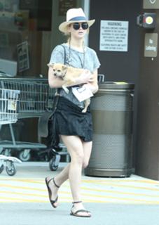 Jennifer Lawrence feet photo thumbnail