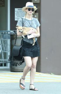 Jennifer Lawrence feet photo thumbnail