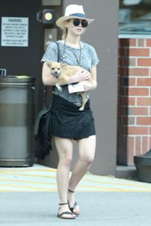 Jennifer Lawrence feet photo thumbnail