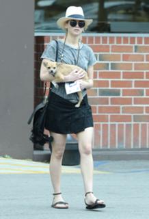 Jennifer Lawrence feet photo thumbnail