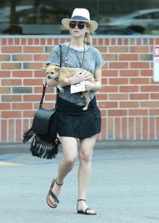 Jennifer Lawrence feet photo thumbnail