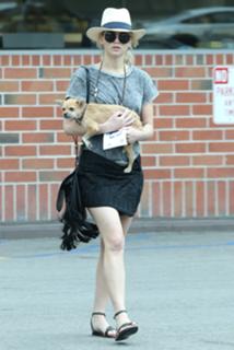 Jennifer Lawrence feet photo thumbnail