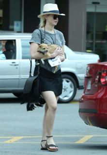 Jennifer Lawrence feet photo thumbnail