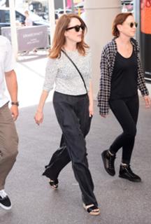 Julianne Moore feet photo thumbnail