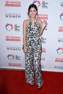 Victoria Justice feet photo thumbnail