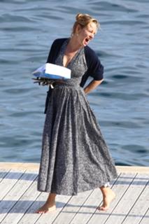 Uma Thurman feet photo thumbnail