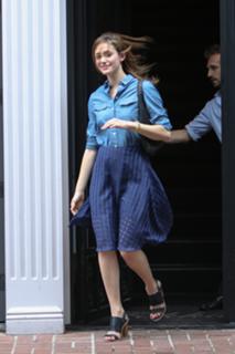 Emmy Rossum feet photo thumbnail