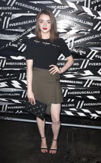 Maisie Williams feet photo thumbnail