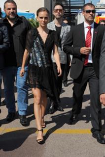Natalie Portman feet photo thumbnail
