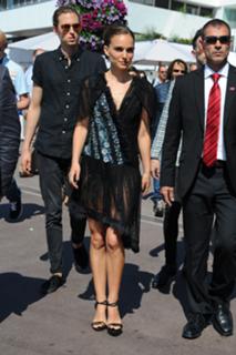 Natalie Portman feet photo thumbnail