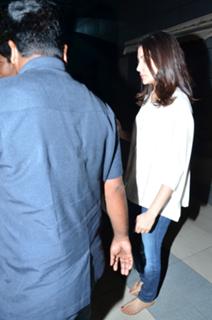 Anushka Sharma feet photo thumbnail