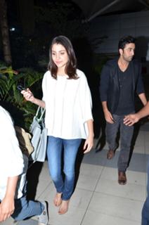 Anushka Sharma feet photo thumbnail