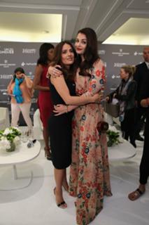 Salma Hayek feet photo thumbnail