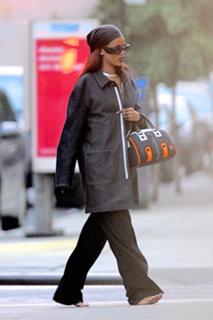 Rihanna feet photo thumbnail