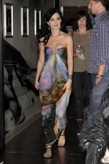 Katy Perry feet photo thumbnail