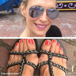 Molly Sims feet photo thumbnail