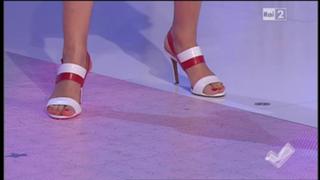 Caterina Balivo feet photo thumbnail