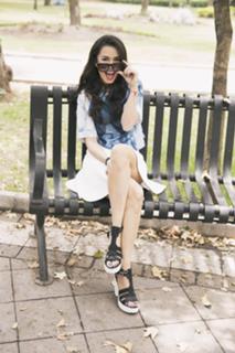 Laura González feet photo thumbnail
