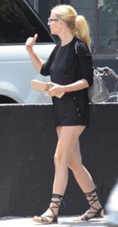 Gwyneth Paltrow feet photo thumbnail
