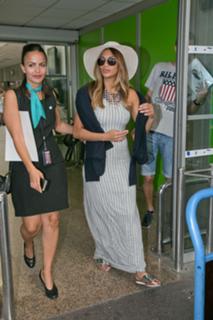 Nicole Scherzinger feet photo thumbnail