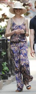 Anne Hathaway feet photo thumbnail