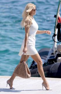 Victoria Silvstedt feet photo thumbnail