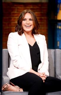 Mariska Hargitay feet photo thumbnail