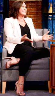 Mariska Hargitay feet photo thumbnail