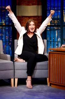 Mariska Hargitay feet photo thumbnail