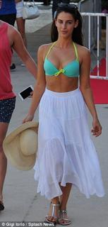 Jessica Lowndes feet photo thumbnail
