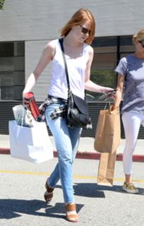 Emma Stone feet photo thumbnail