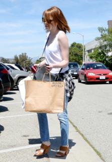 Emma Stone feet photo thumbnail