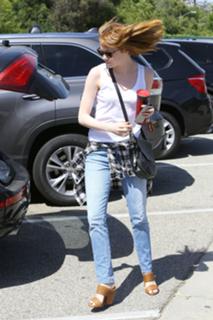 Emma Stone feet photo thumbnail