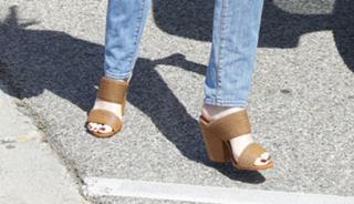 Emma Stone feet photo thumbnail