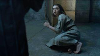 Maisie Williams feet photo thumbnail