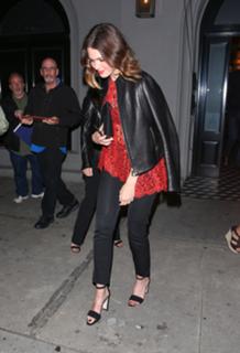 Mandy Moore feet photo thumbnail