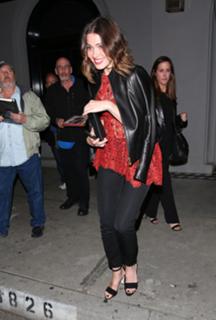 Mandy Moore feet photo thumbnail