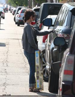 Rachel Bilson feet photo thumbnail