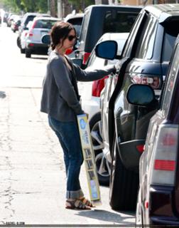 Rachel Bilson feet photo thumbnail